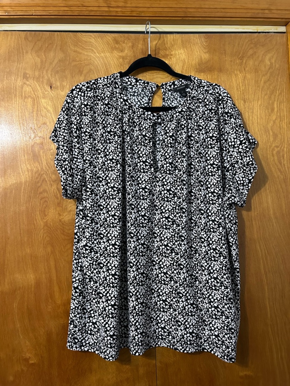 Halogen Black and White Floral Short Sleeve Blouse